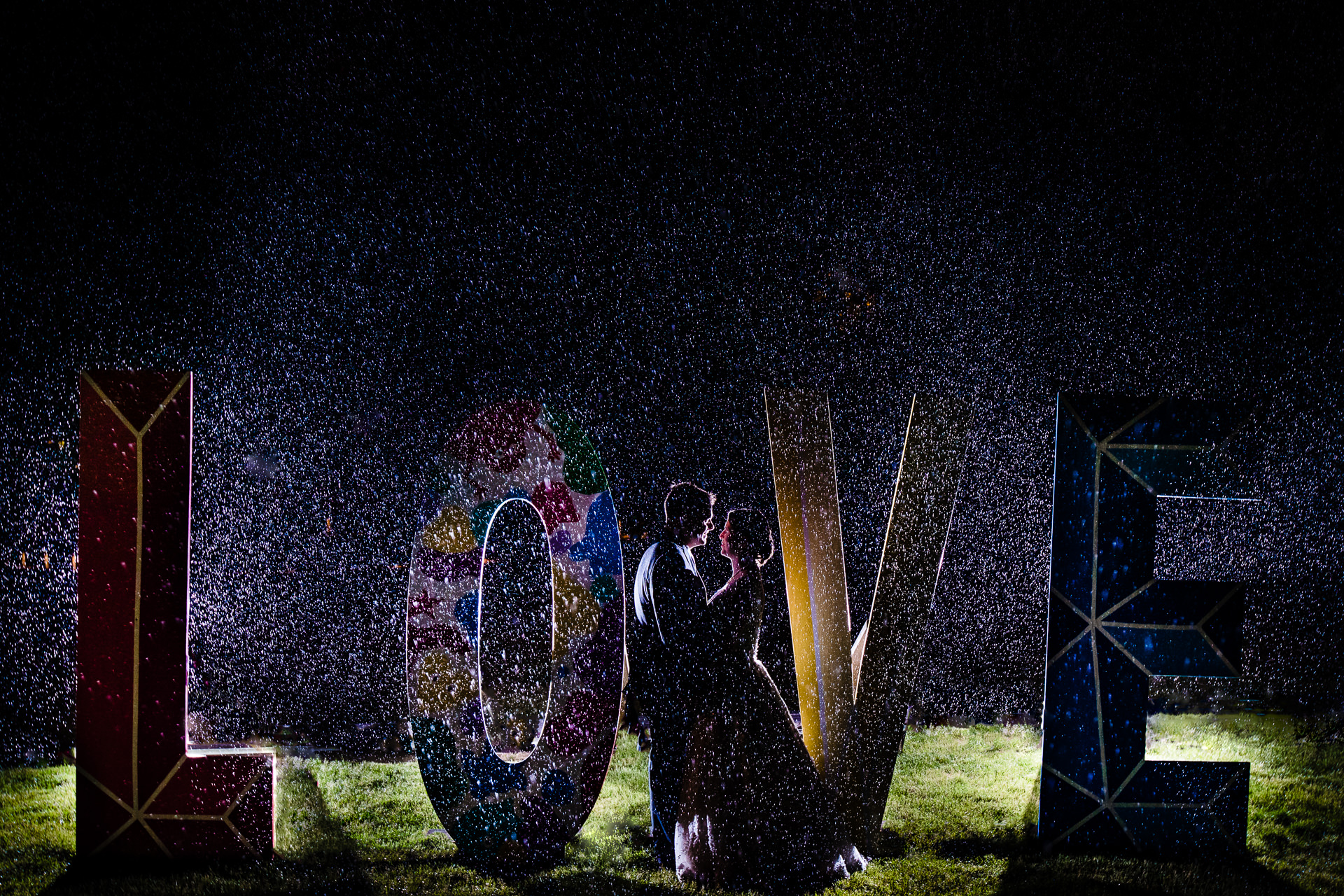 rainy cool wedding photography